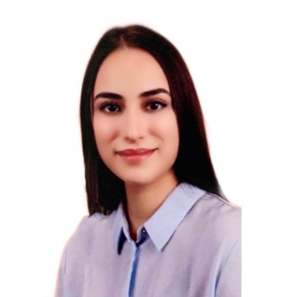Özgün Demir, Approbierte Apothekerin